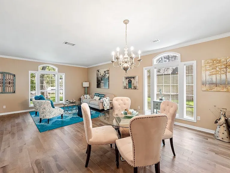 1207 Lakeway Dr — Photo 13