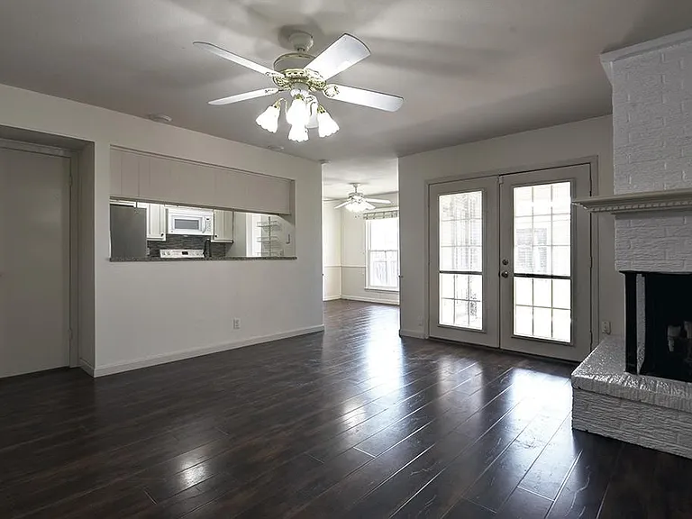 2012 Court Pl — Photo 10