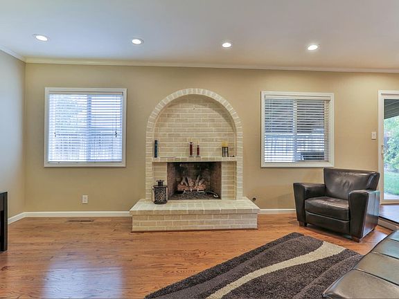 3rd image of 7671 Santa Barbara Dr