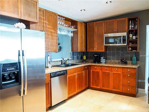 3rd image of 3019 Leslie Dr