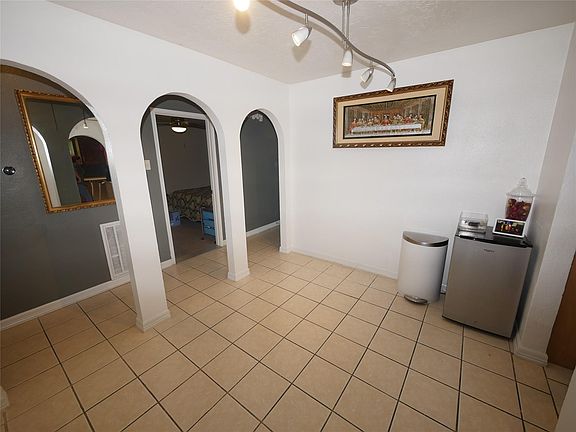 4th image of 1406 N Circle Park St