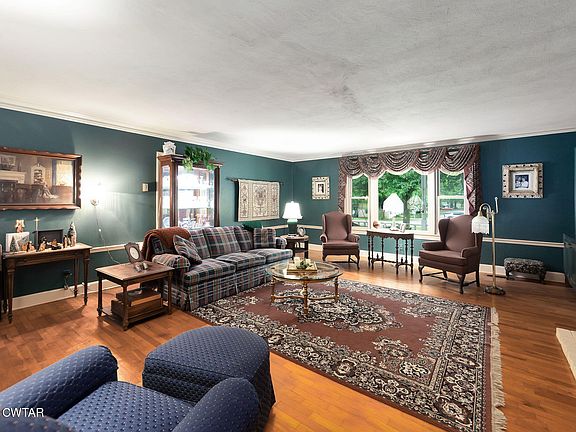 4th image of 1002 S College St