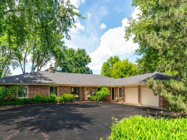 2432 Federal Ct, Long Grove, IL 60047