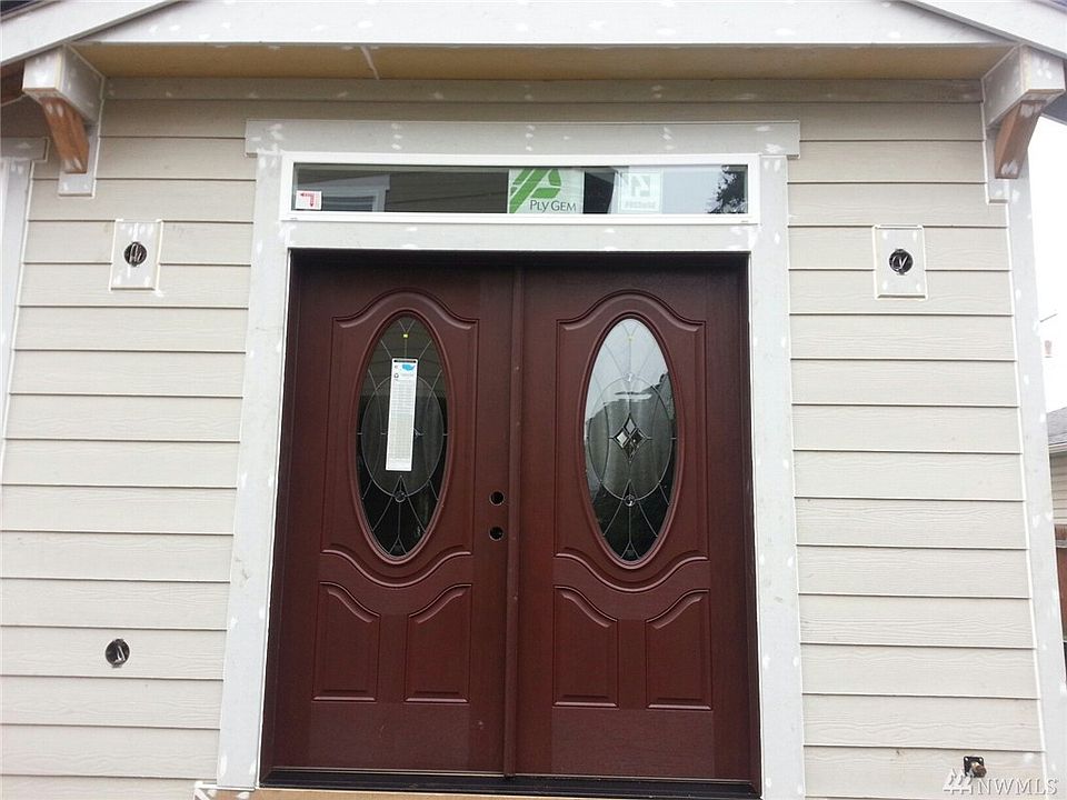 2nd image of 824 7th Ave SW