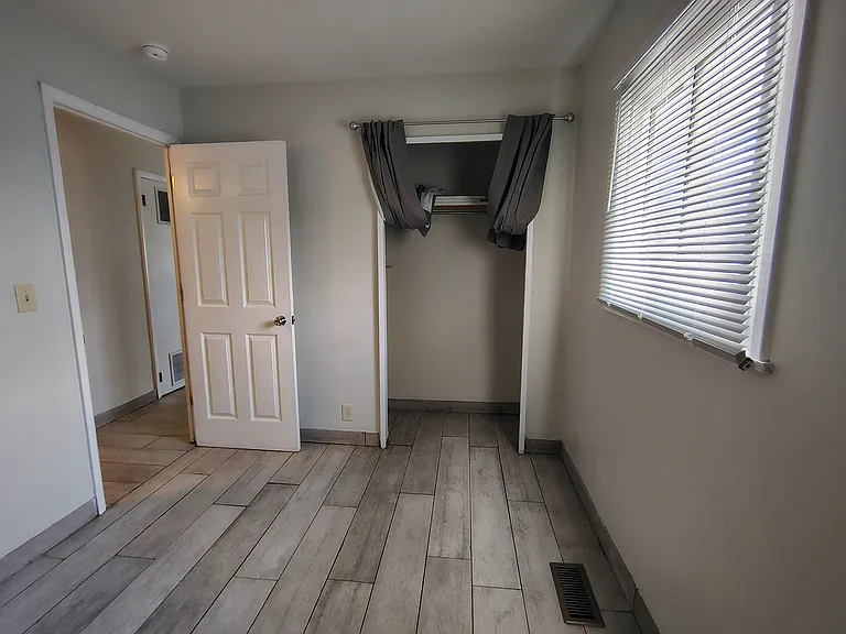 903 Holiday Dr — Photo 8