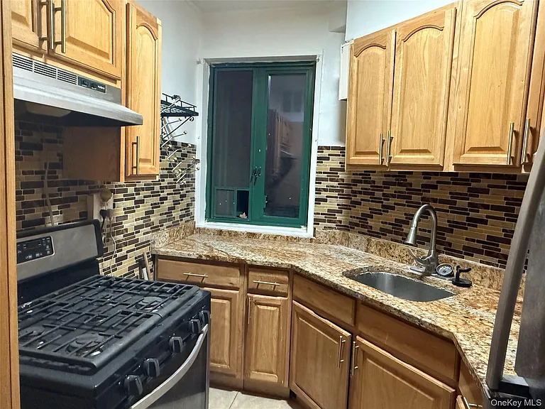 2240 E Tremont Ave #4B — Photo 2