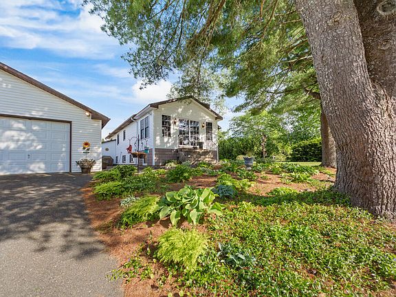 5th image of 33 Andrea Avenue