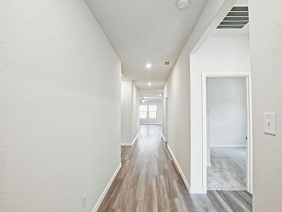 5th image of 625 Hidden Cove Dr