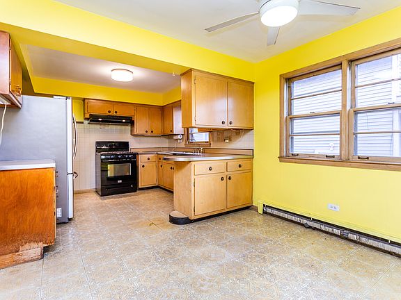 5th image of 4126 N Melvina Ave