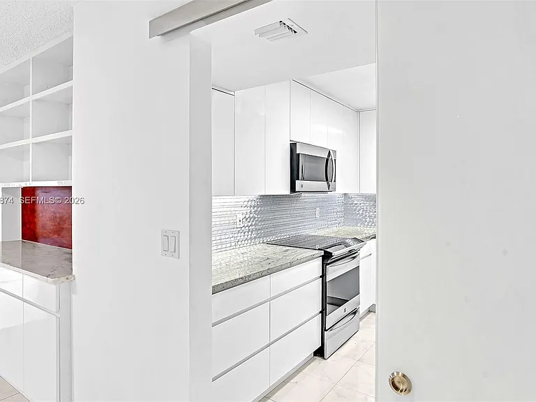 2500 Parkview Dr #1219 — Photo 3