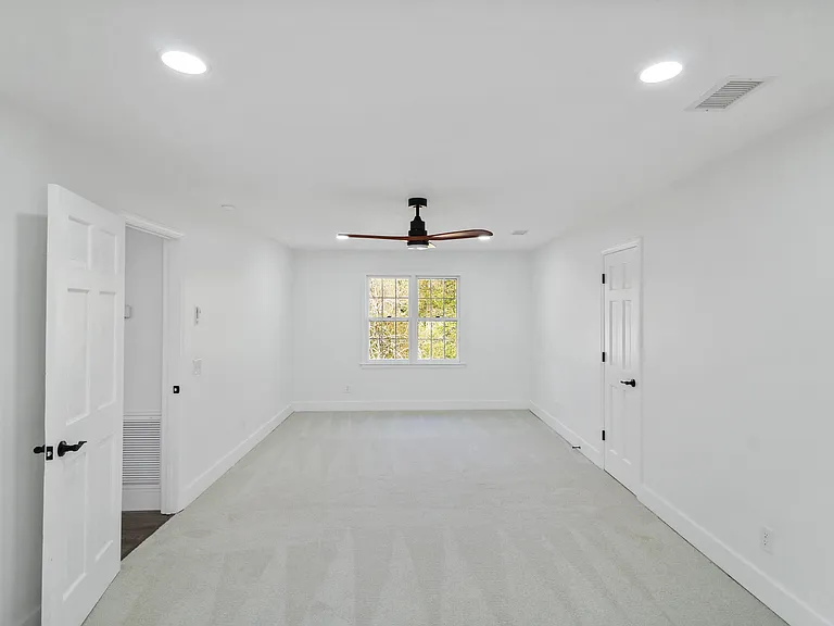 305 Mayfield St — Photo 27