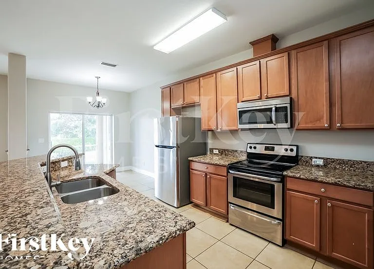 1720 NW 9th Ter — Photo 6