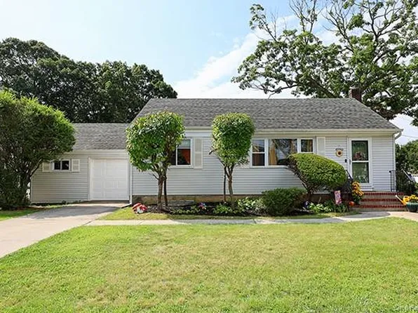 384 Michigan Avenue, Massapequa Park, NY 11762