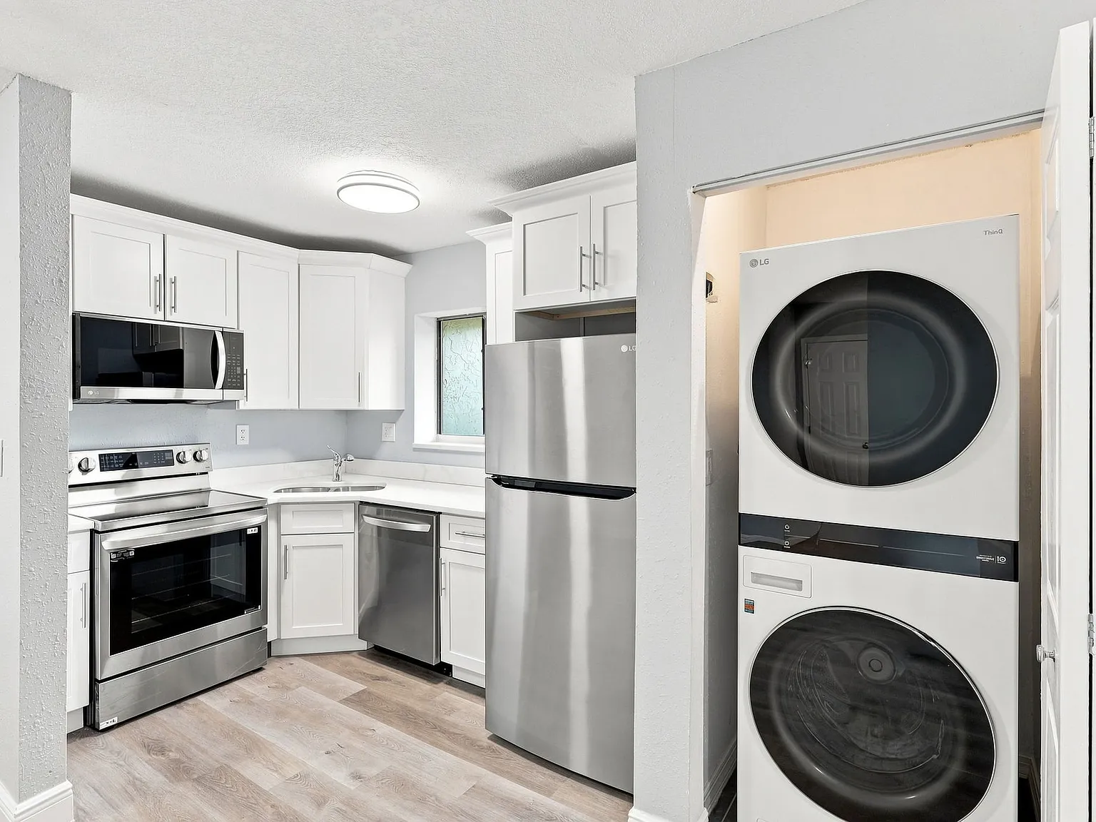 2 bed, 1000 sqft, $1,800 — Photo 3