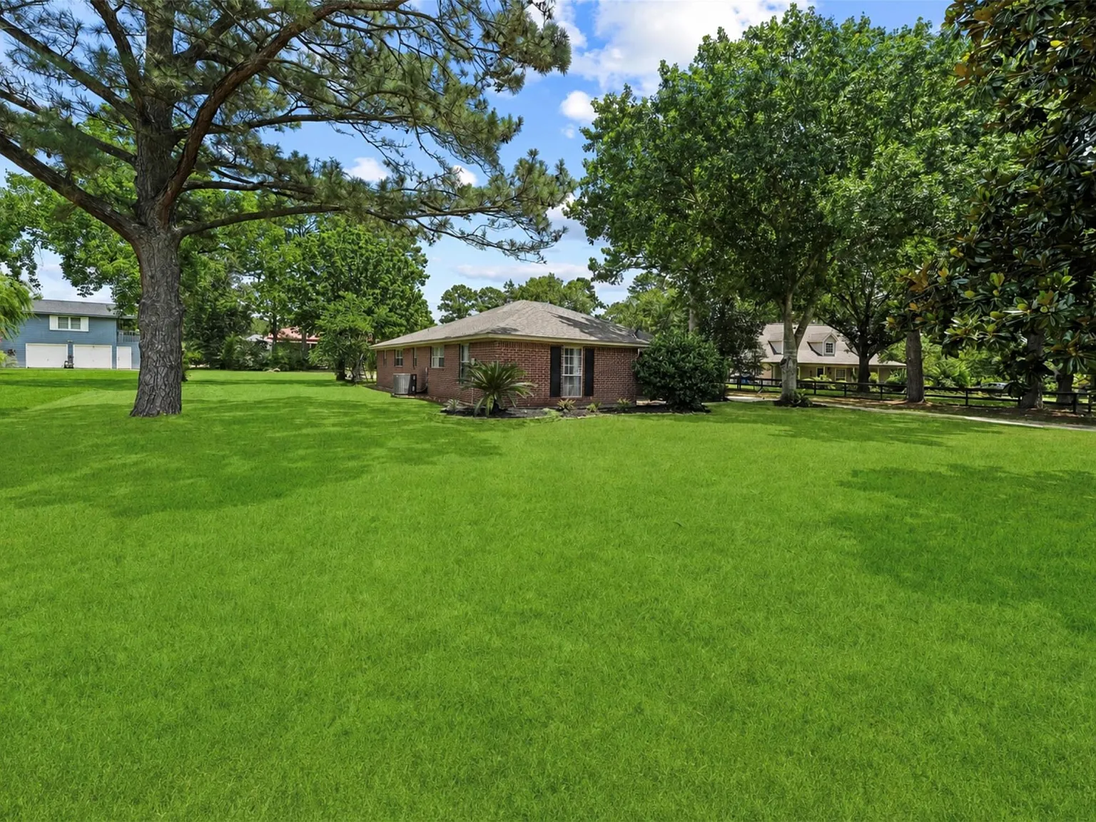 3 bed, 2.0 bath, 2085 sqft, $3,500 — Photo 3