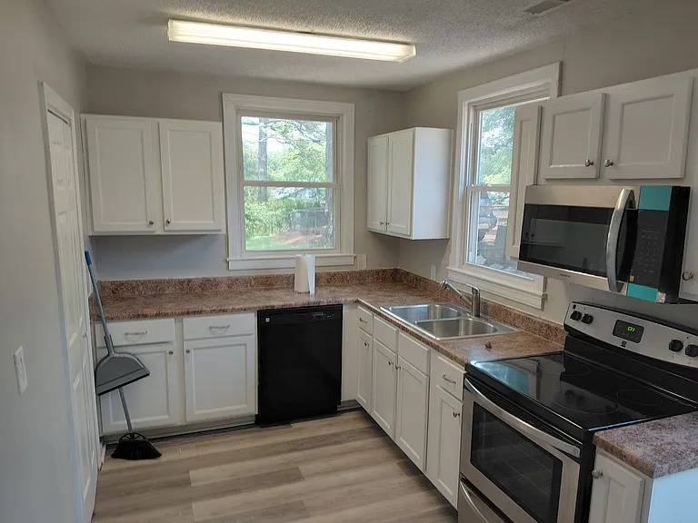 120 Elizabeth Ave — Photo 14