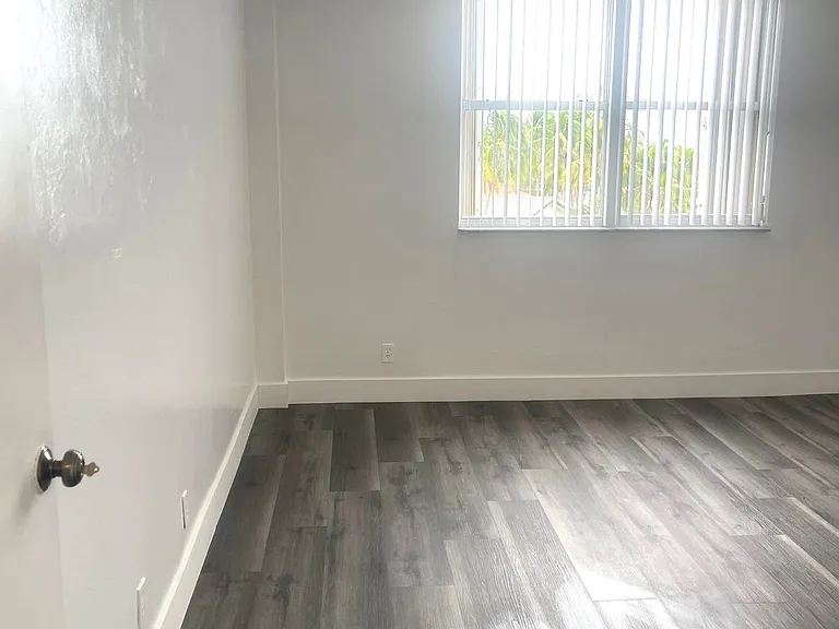 2450 NE 135th St #209 — Photo 16
