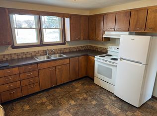 676 11th Ave SW APT 4, Valley City, ND 58072
