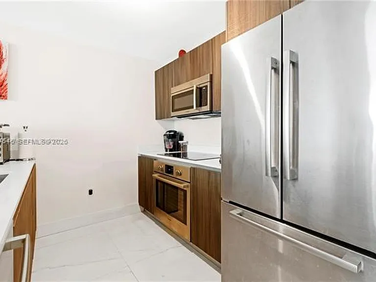 488 NE 18th St #2307 — Photo 8