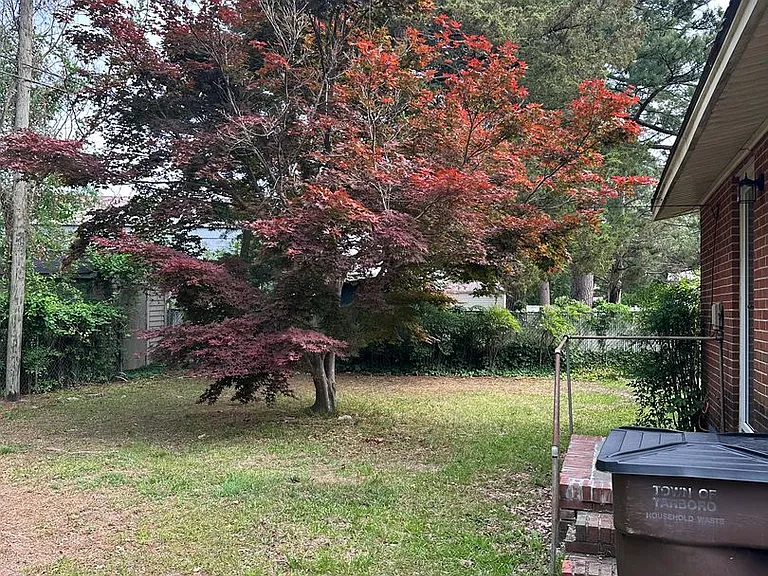 144 N Fairview Cir — Photo 25