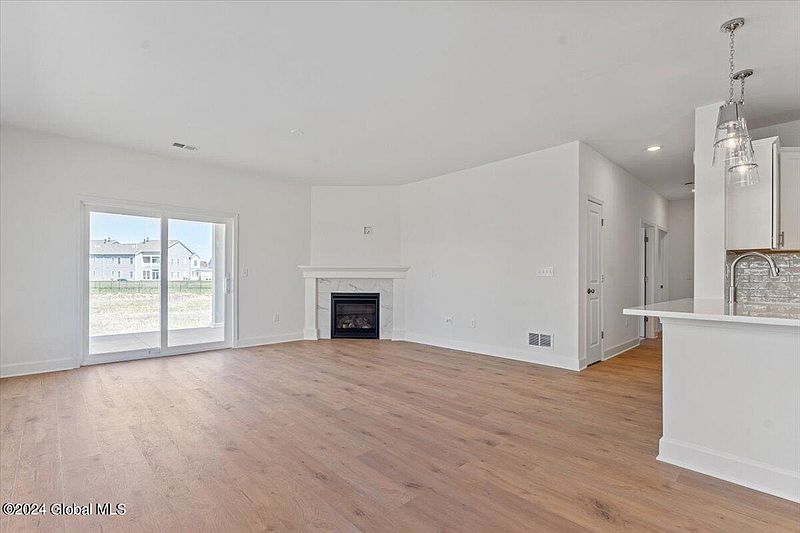 3rd image of 10 Kendra Court