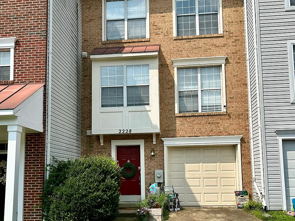 2228 Commissary Cir