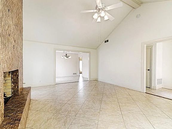 4th image of 2601 Country Pl
