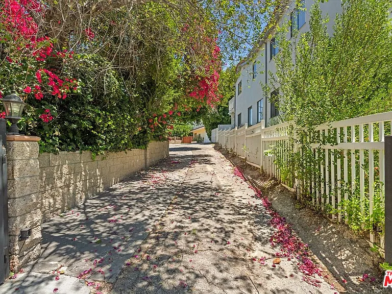 5216 Sale Ave — Photo 2