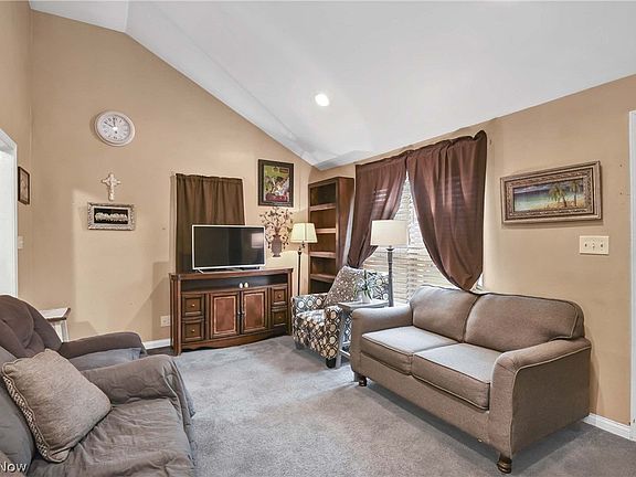 5th image of 12820 Longmead Ave