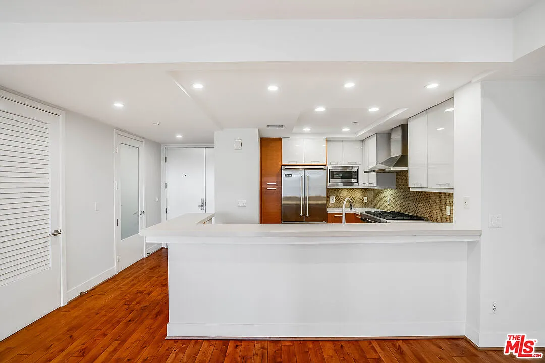 2 bed, 3.0 bath, 1521 sqft, $4,995 — Photo 3