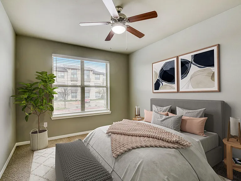Gateway Oaks Apartments — Photo 9