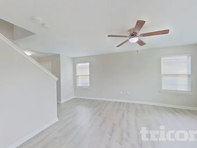 15102 Verela Dr — Photo 2