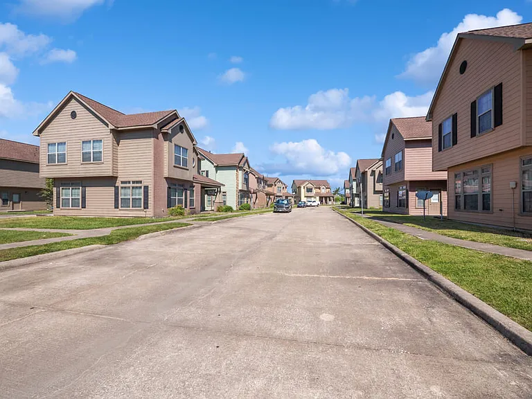 Sterling Green Village & Sheldon Ranch Apartments — Photo 14
