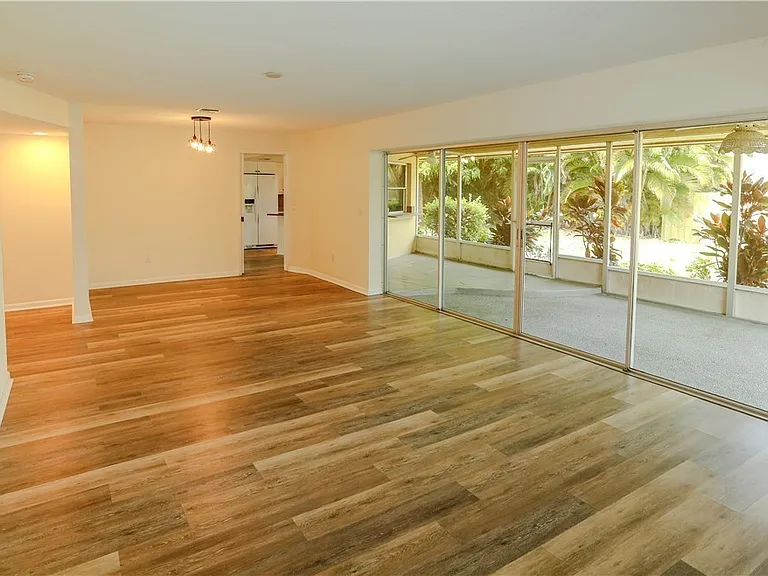 5654 Eichen Cir W — Photo 3