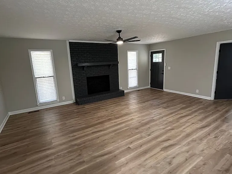 1443 Daniel Rd — Photo 2