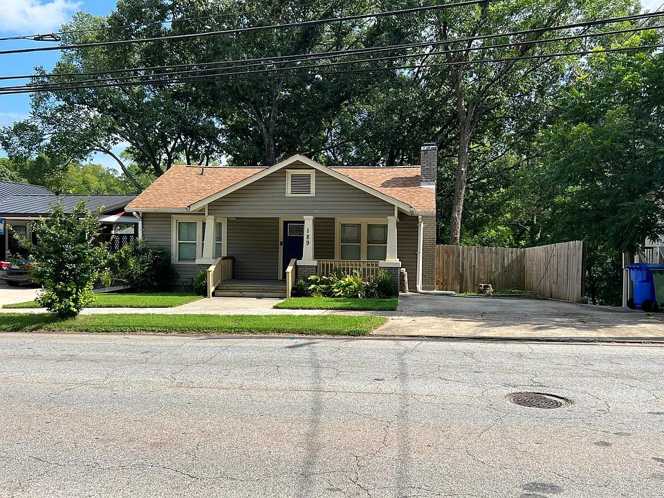 Claire Dr SE