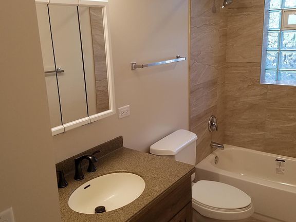 3rd image of 1684 Tanglewood Ave APT 1