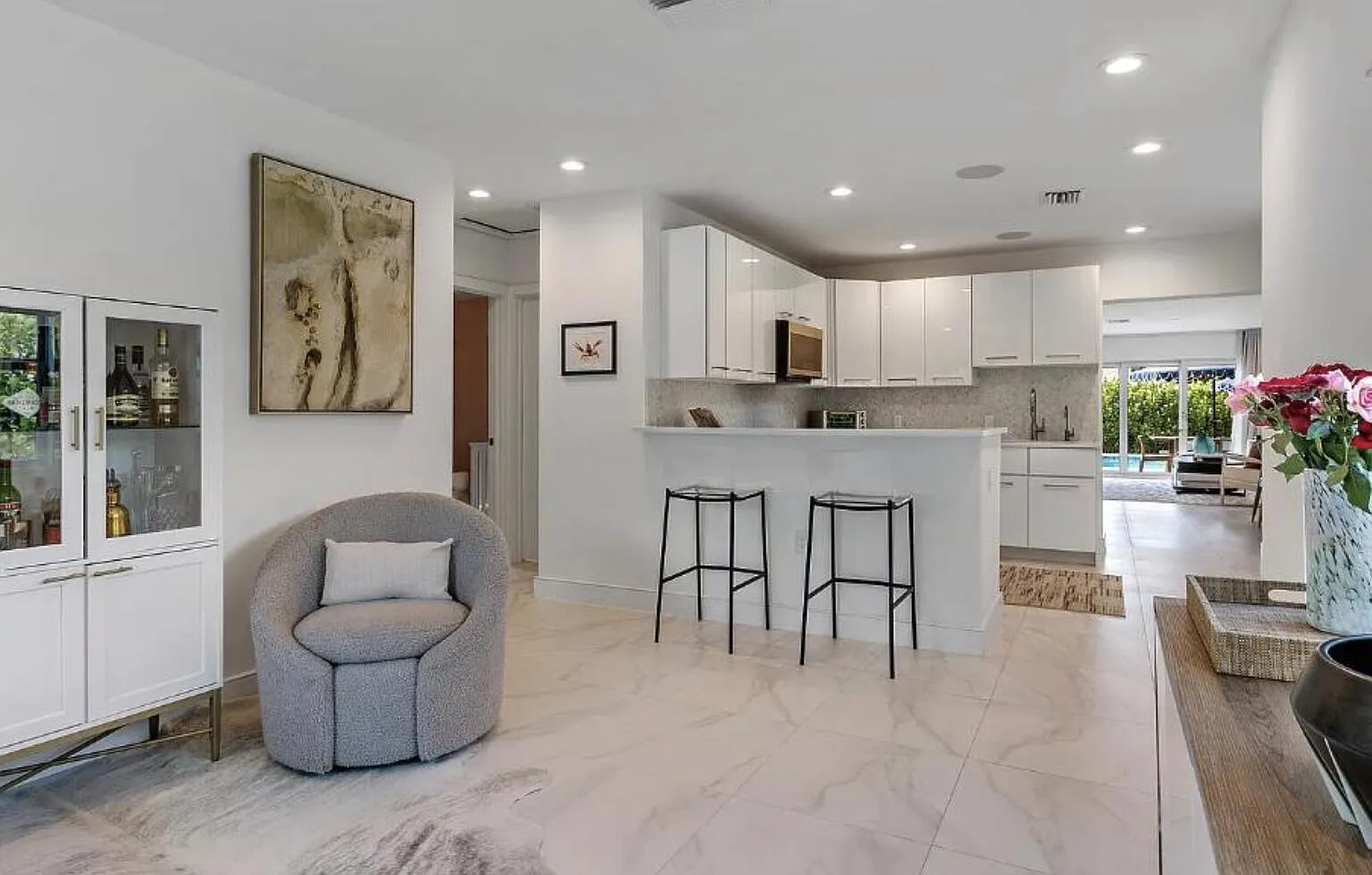 3 bed, 2.0 bath, 1835 sqft, $7,750 — Photo 4