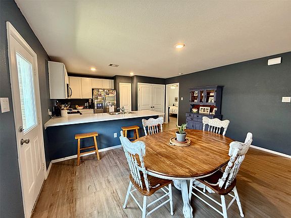 3rd image of 216 Bennett Loop