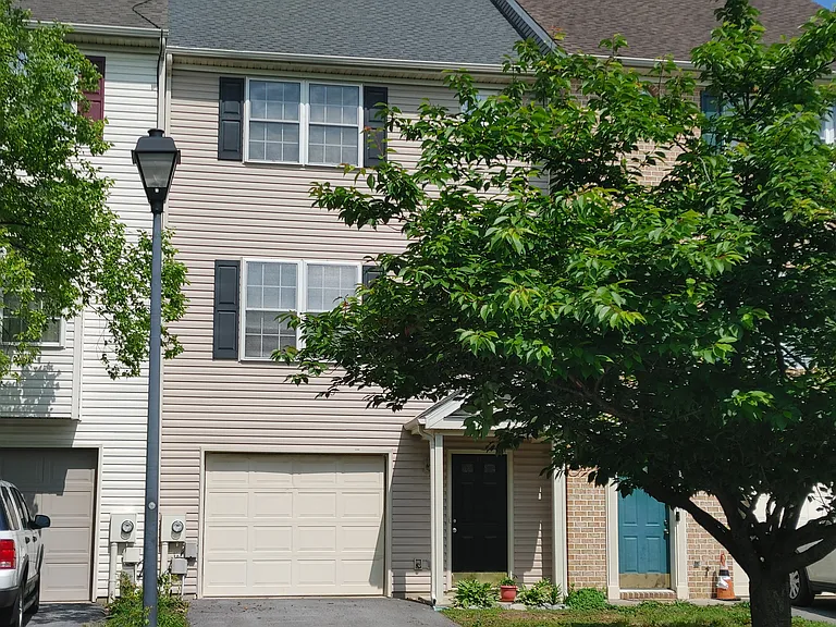 31 Fiser Ln — Photo 1