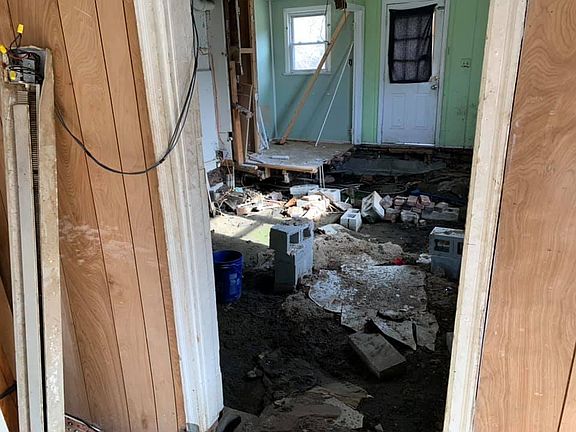 4th image of 403 Mill St