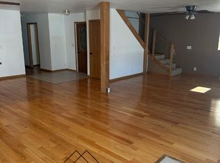 4912 S Raymond Rd, Waterloo, IA 50701