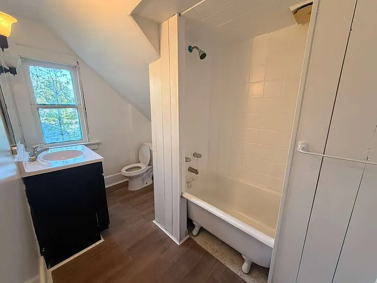 238 E Pearl St — Photo 7