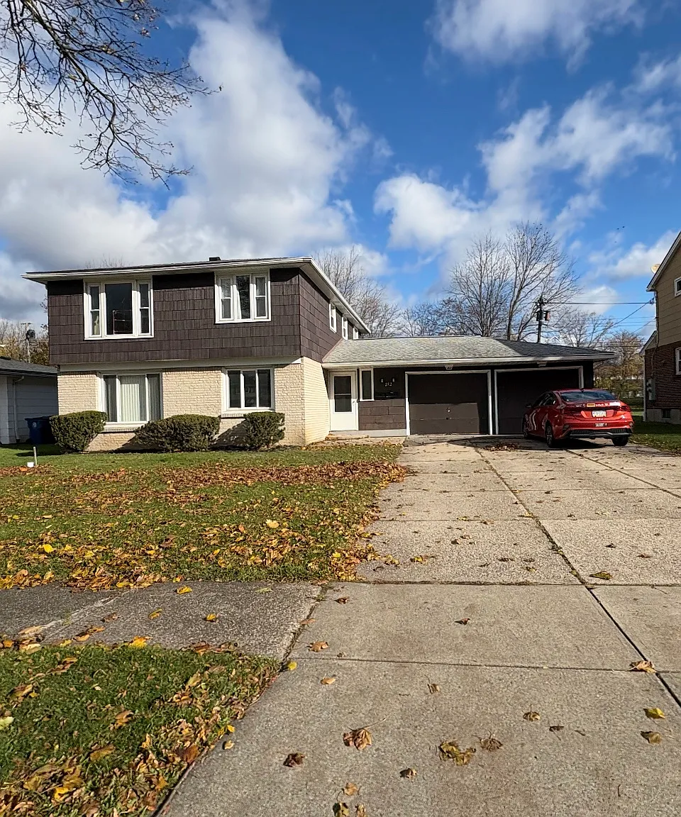2 bed, 900 sqft, $1,400 — Photo 1