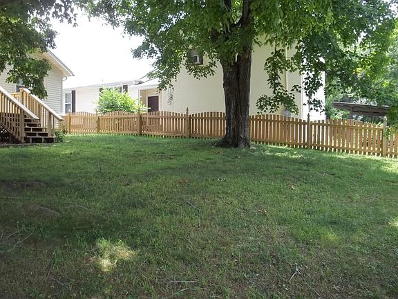 3rd image of 923 Avenue A