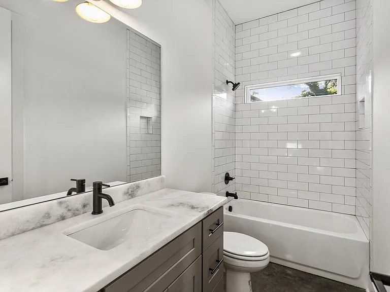 2714 Batavia St — Photo 18