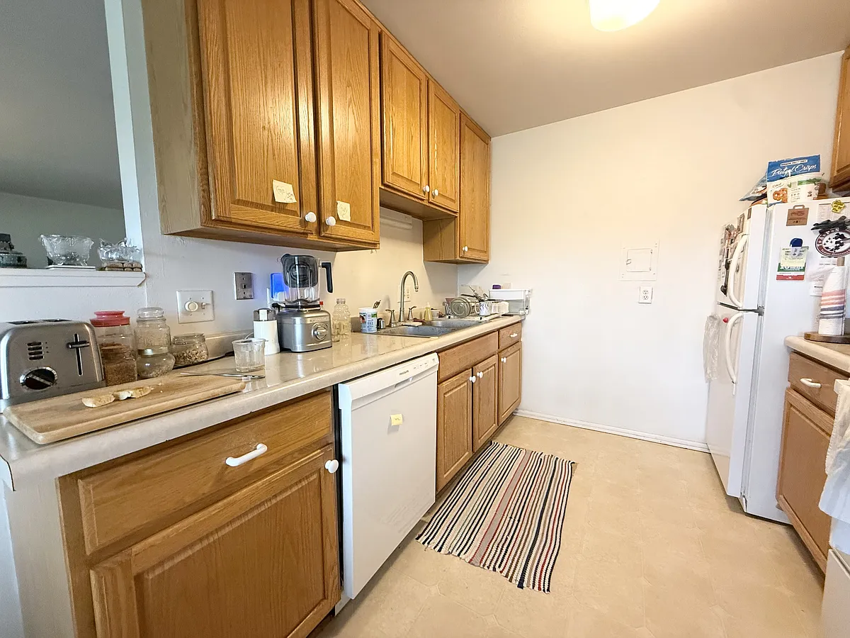 Building Photo - 4513 Leo Dr #2