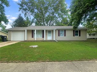 717 Eastgate Dr, Charleston, IL 61920