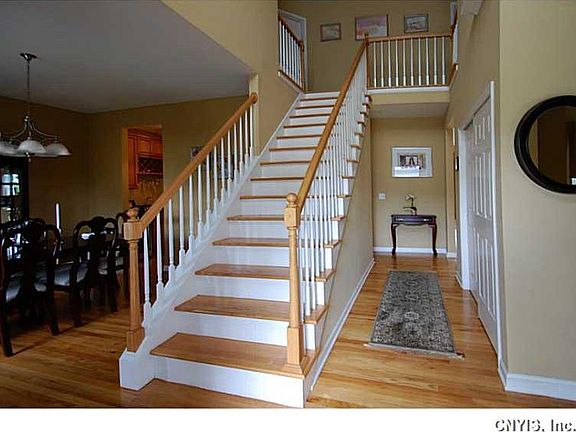 3rd image of 32 Ronway Dr
