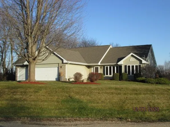 6745 N Smokey Ln, Byron, IL 61010
